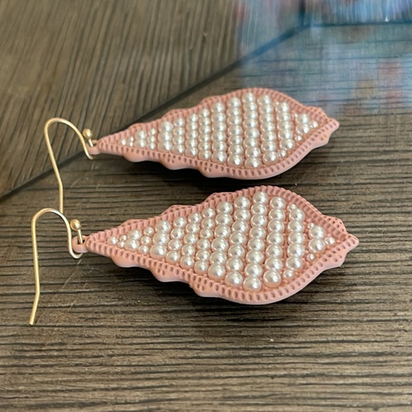 Blush Pink & Pearl Kendra Inspired Earrings - Picture 4 of 12